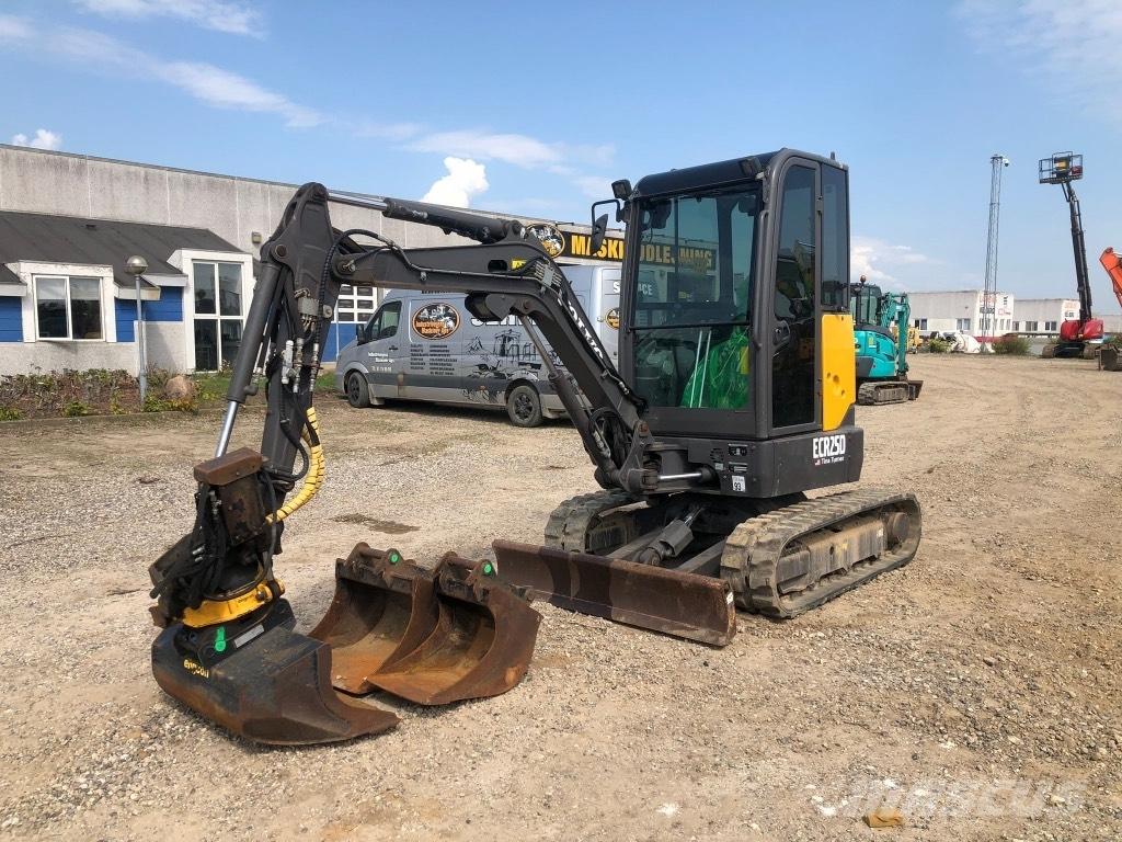 Volvo ECR 25 D 소형 굴삭기 7톤 미만