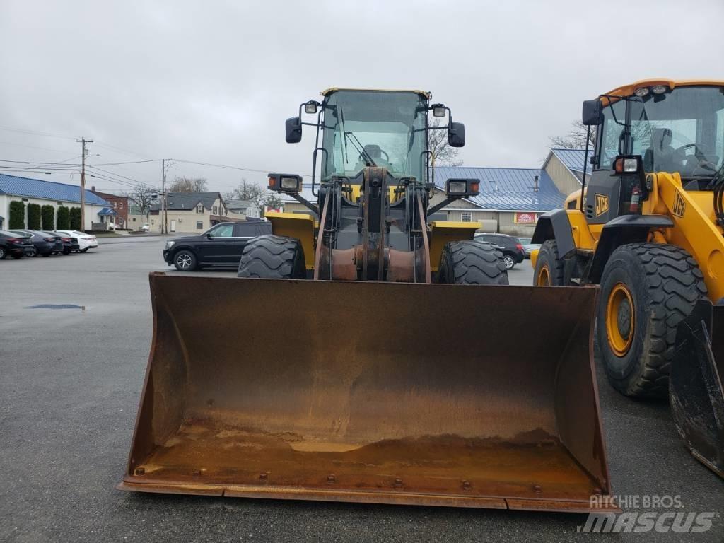 Komatsu WA 200  휠로우더
