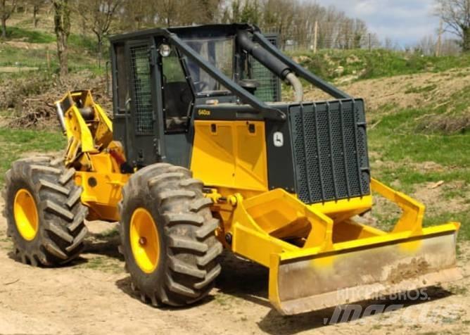 John Deere 640 목재스키더