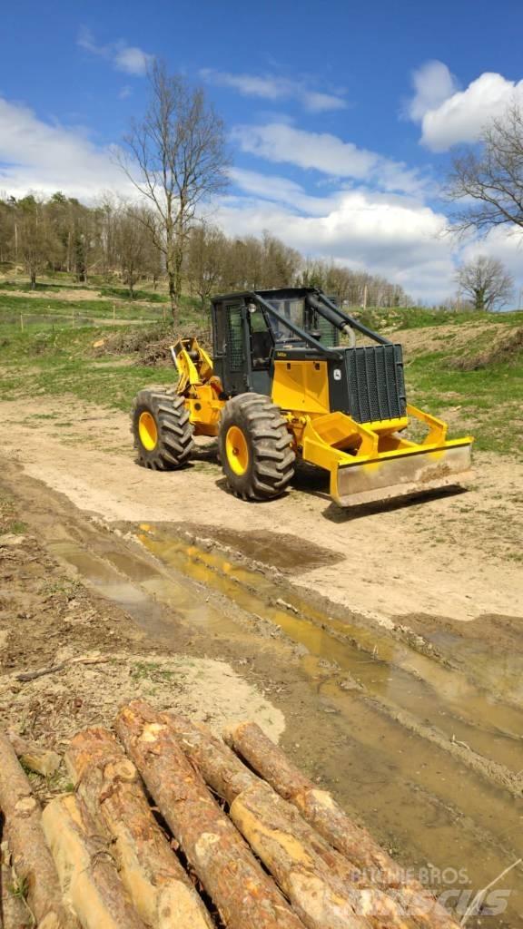 John Deere 640 목재스키더