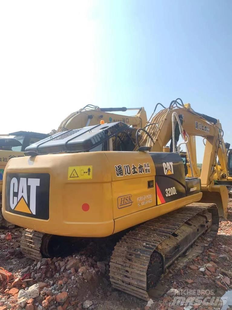 CAT 320 D L 대형 굴삭기 29톤 이상