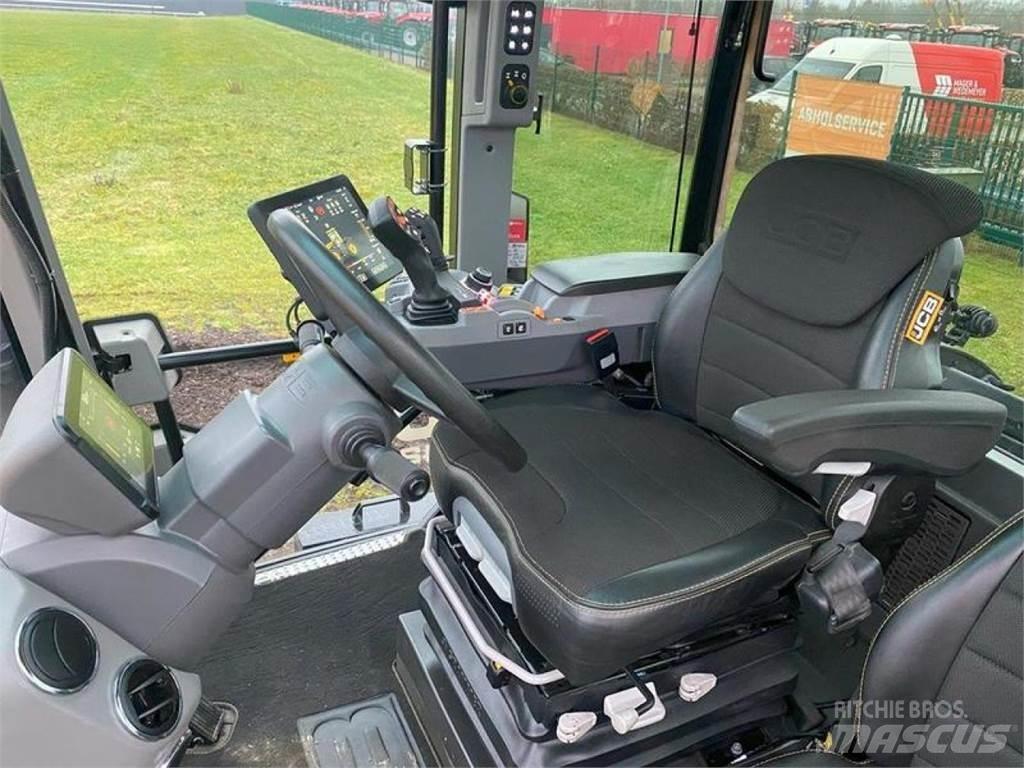 JCB 4220 ICON 트랙터