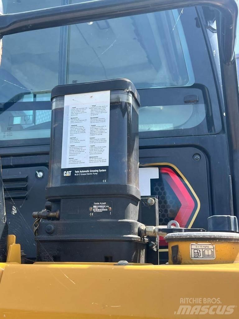 CAT 730 초대형 덤프 트럭