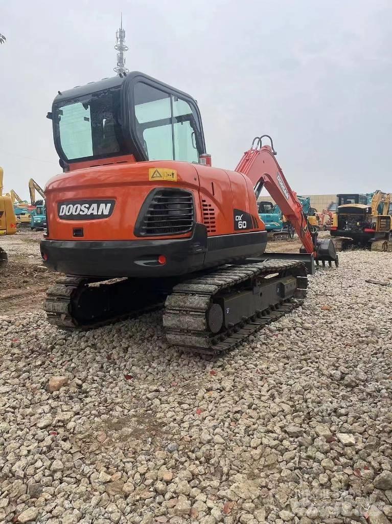 Doosan DX60 소형 굴삭기 7톤 미만