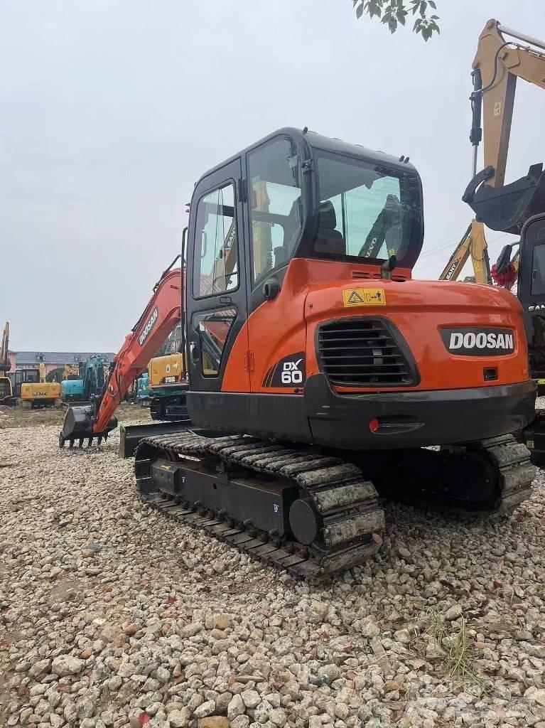 Doosan DX60 소형 굴삭기 7톤 미만