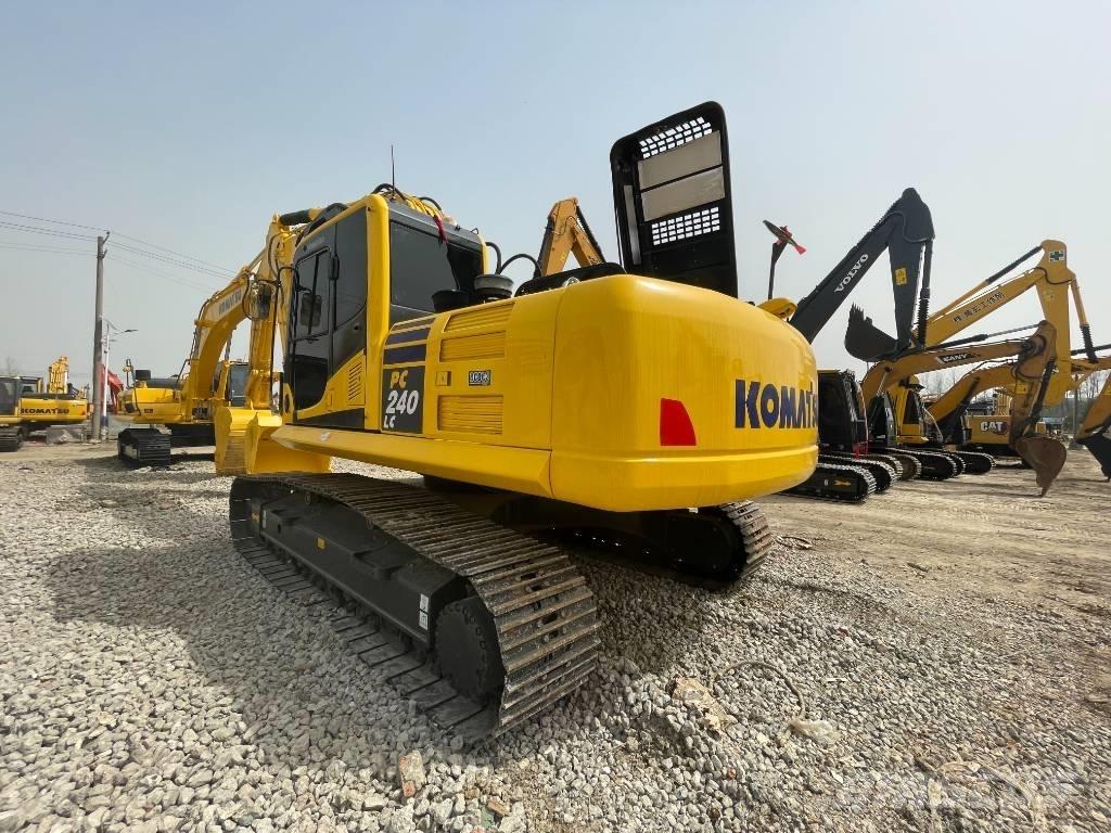 Komatsu PC 240 대형 굴삭기 29톤 이상