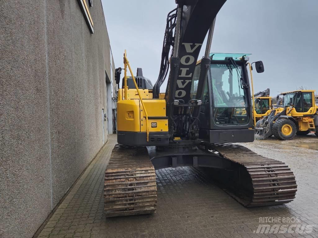 Volvo ECR 235 EL 대형 굴삭기 29톤 이상