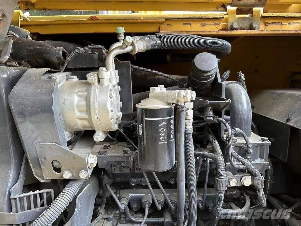Komatsu PC70-8 중형굴삭기 7톤-28톤