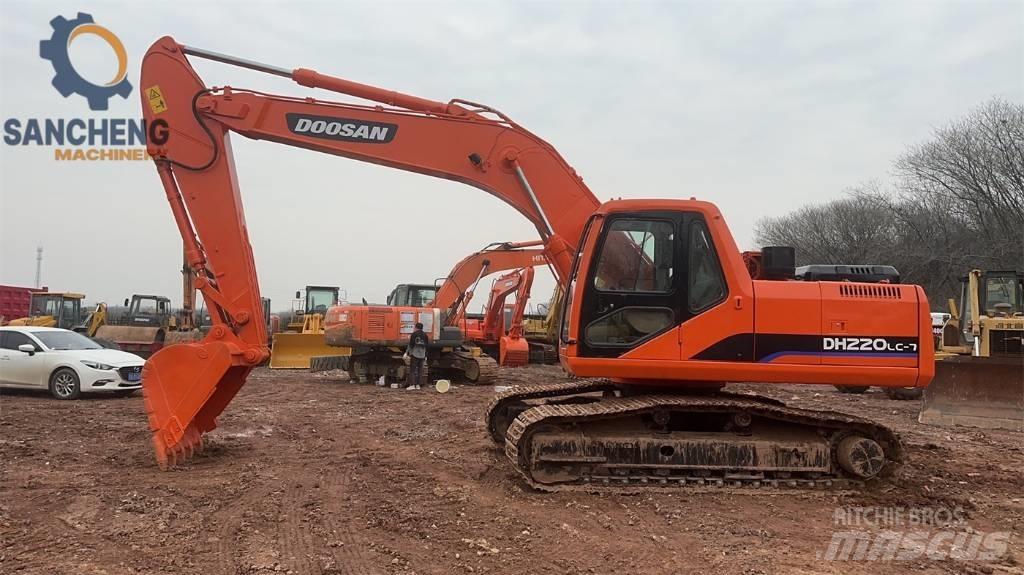 Doosan DX 220 대형 굴삭기 29톤 이상