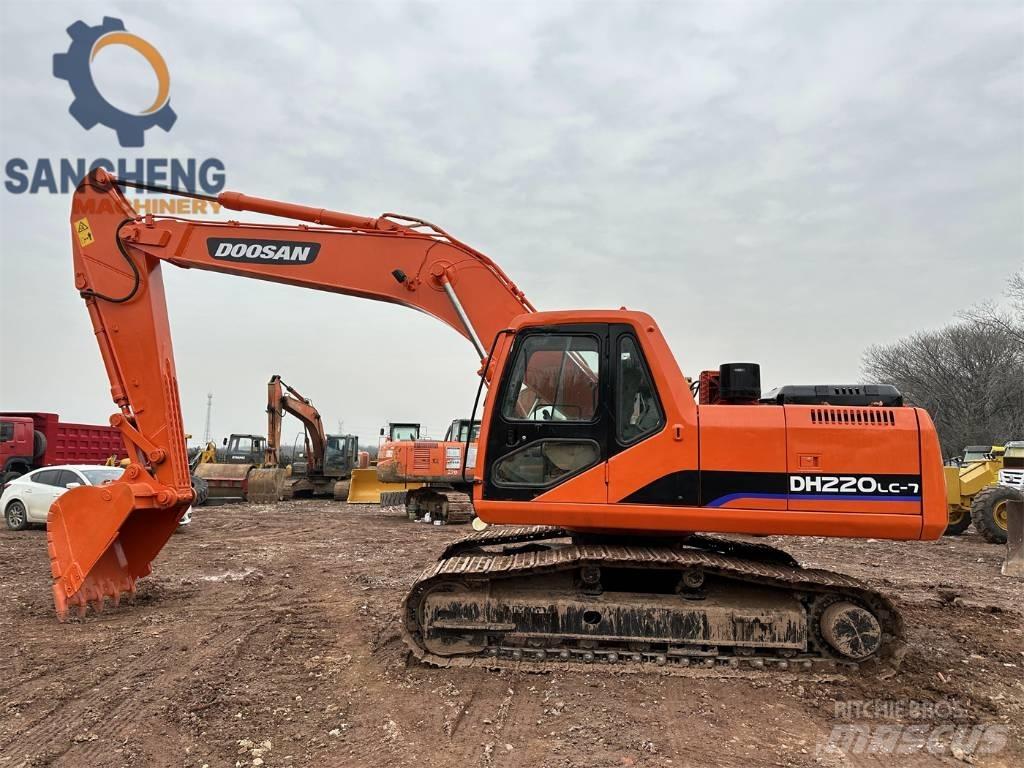 Doosan DX 220 대형 굴삭기 29톤 이상