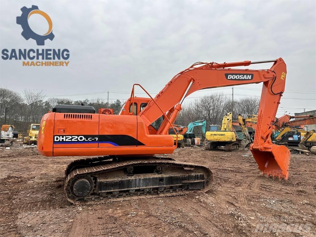 Doosan DX 220 대형 굴삭기 29톤 이상