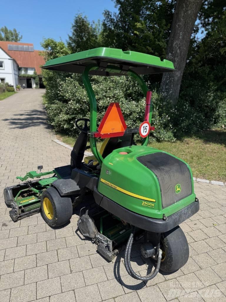 John Deere 2500 E 잔디깎기