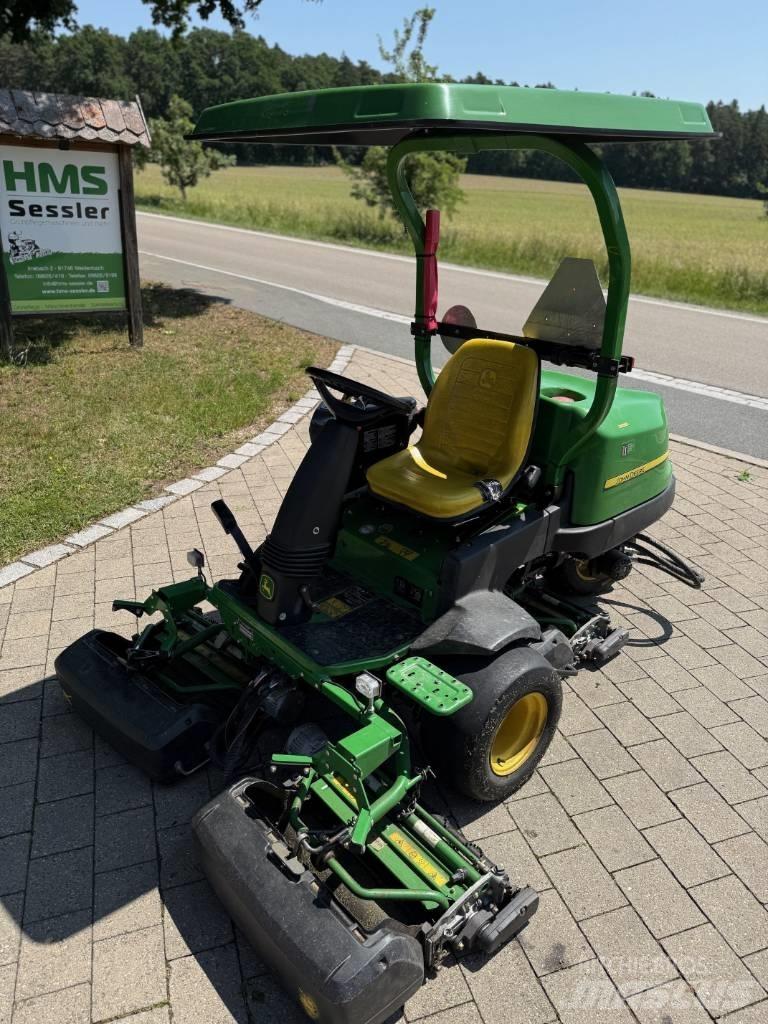 John Deere 2500 E 잔디깎기