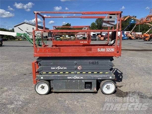 SkyJack SJ III 3226 가위형 리프트