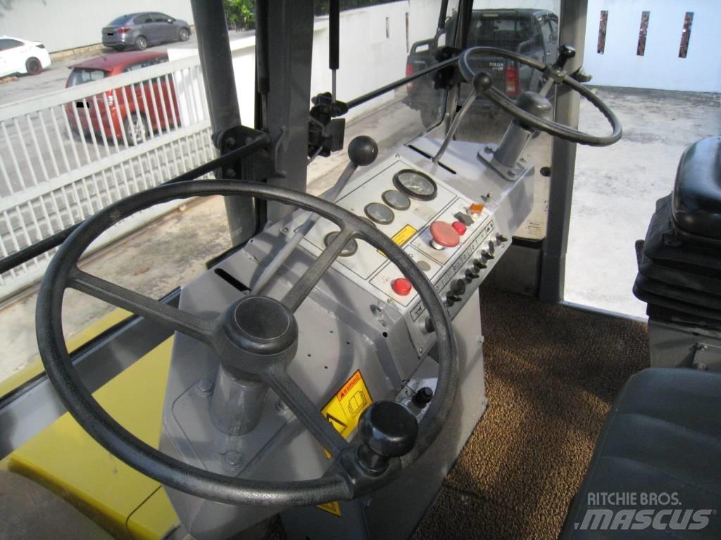 Dynapac CS 141 트윈 드럼 롤러