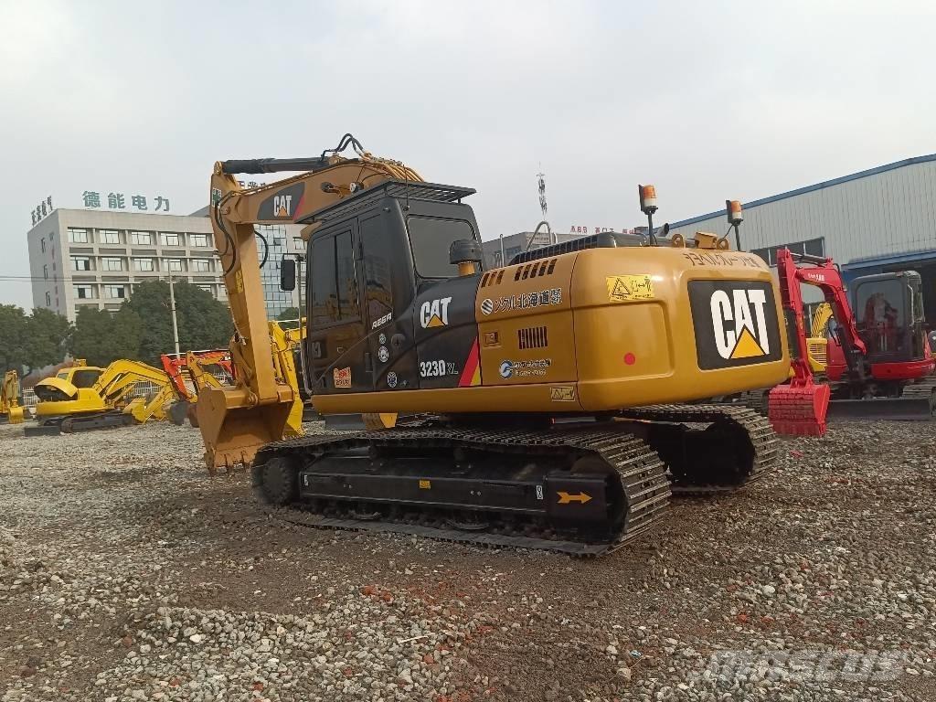 CAT 323 D 대형 굴삭기 29톤 이상