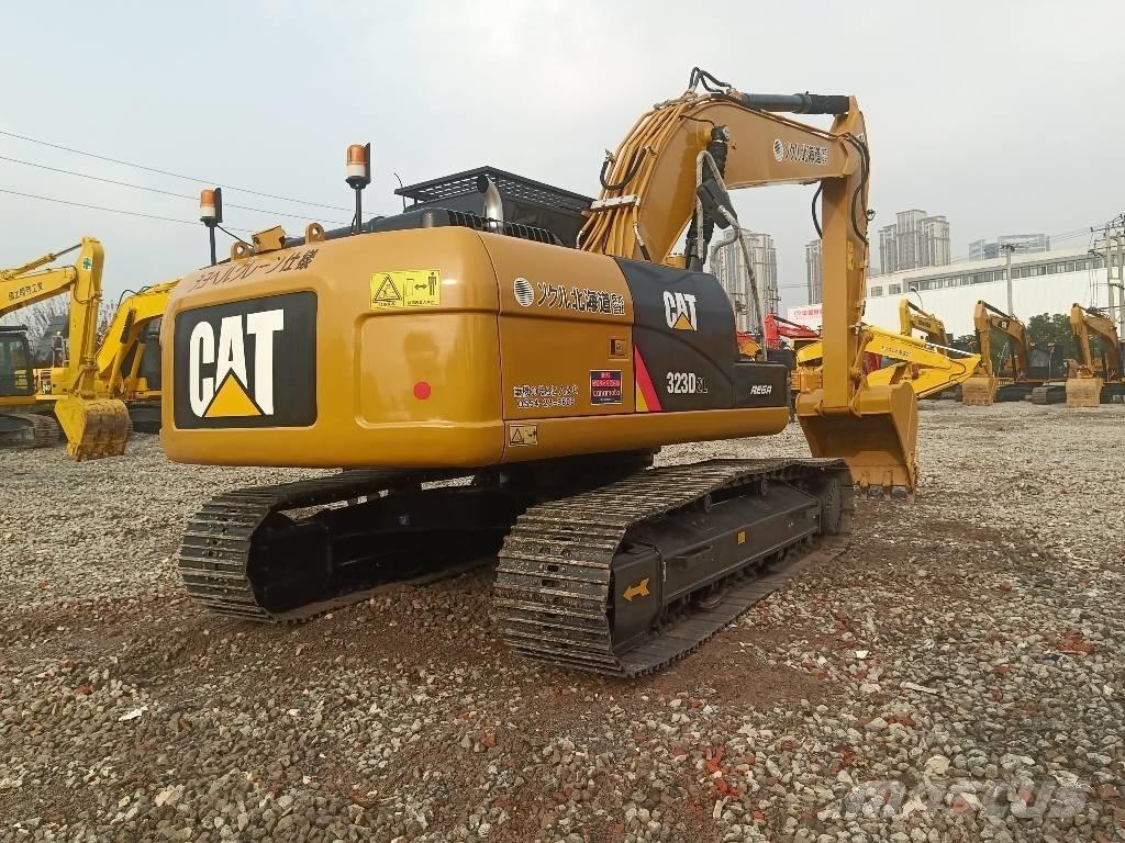 CAT 323 D 대형 굴삭기 29톤 이상