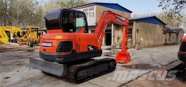 Doosan DX60 대형 굴삭기 29톤 이상
