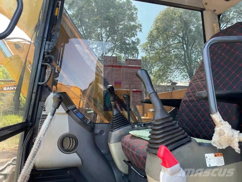 Komatsu PC70-8 중형굴삭기 7톤-28톤