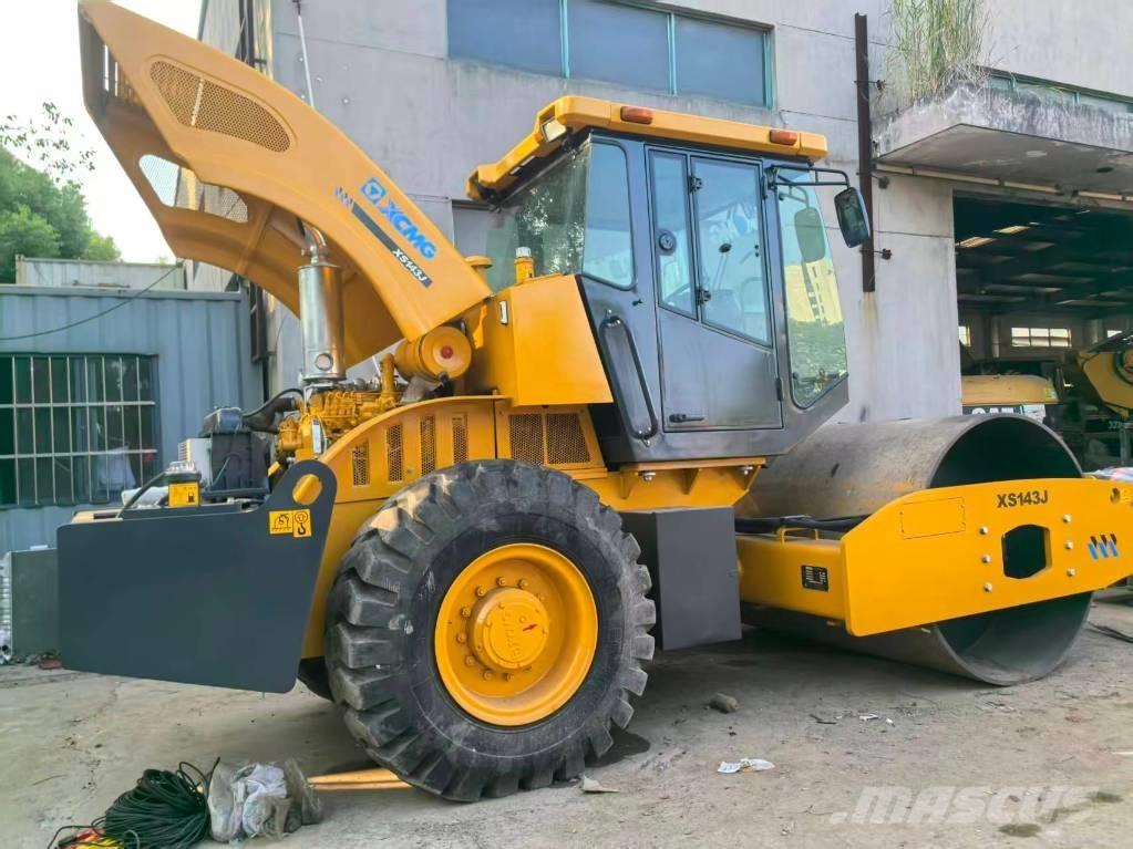 XCMG 142J 싱글 드럼 롤러