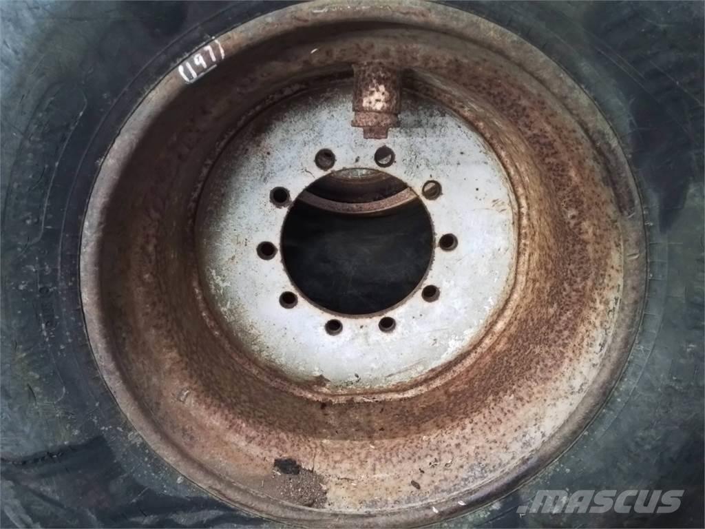 Valmet 836 20x26,5 타이어, 휠 및 림