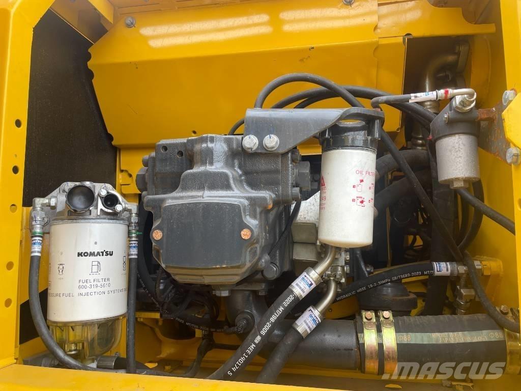 Komatsu PC 220 대형 굴삭기 29톤 이상