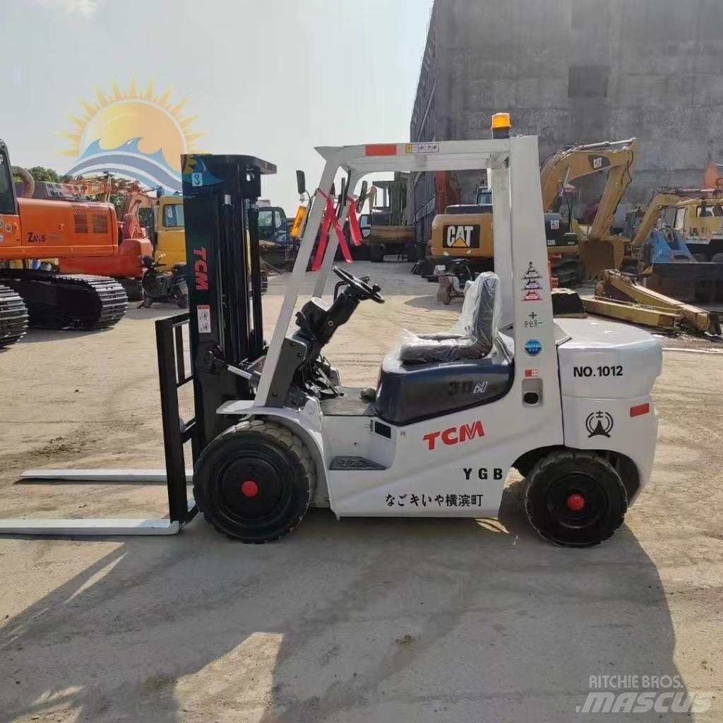 TCM FD30 리치 트럭