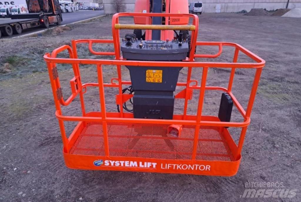 JLG 660 SJ - 340 kg 견인식 전동이동 리프트