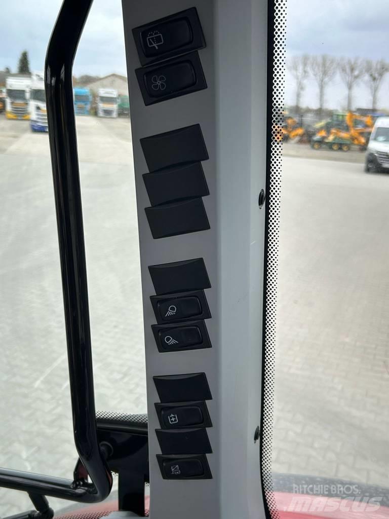 Valtra A 104 트랙터