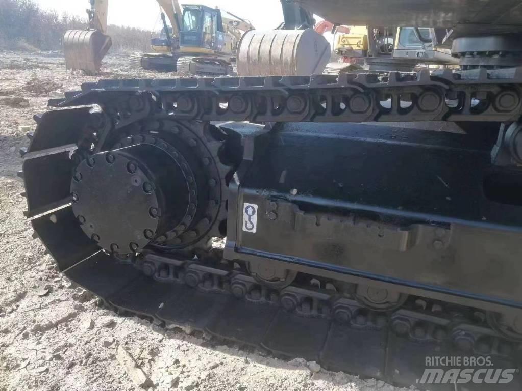Hitachi ZX 200 대형 굴삭기 29톤 이상