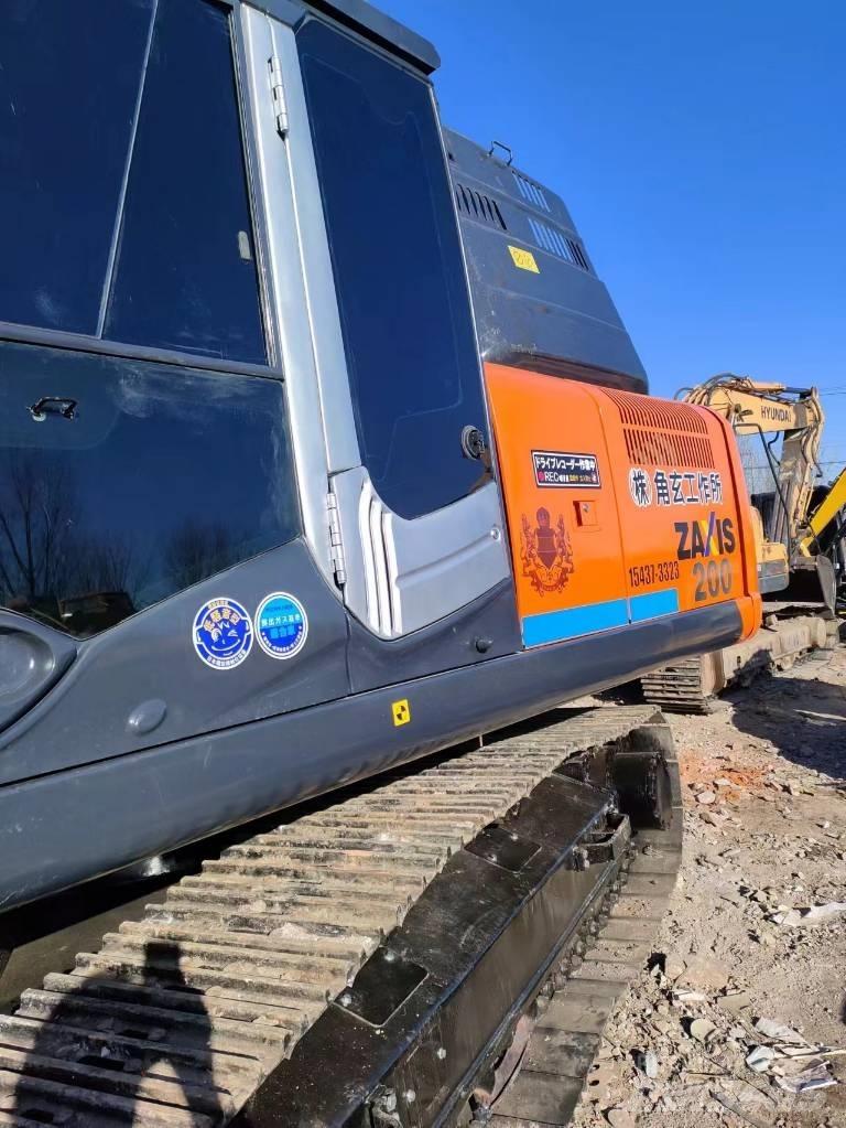 Hitachi ZX 200 대형 굴삭기 29톤 이상
