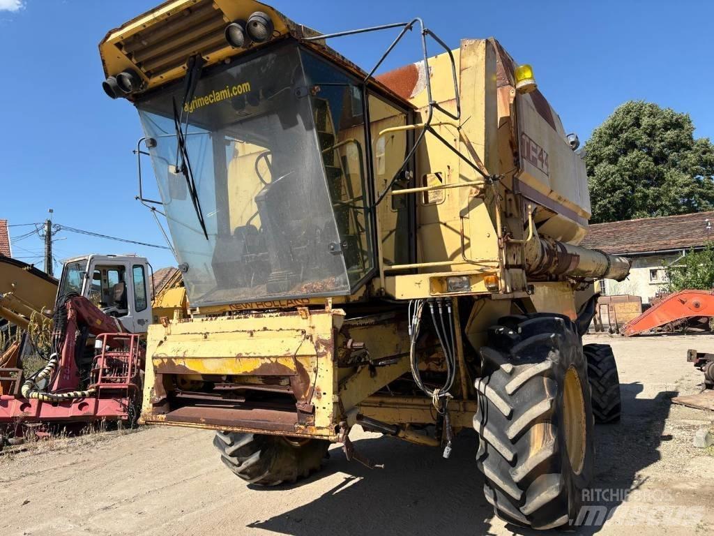 New Holland TF 42 콤바인 수확기