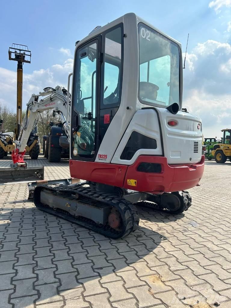 Takeuchi TB 225 소형 굴삭기 7톤 미만
