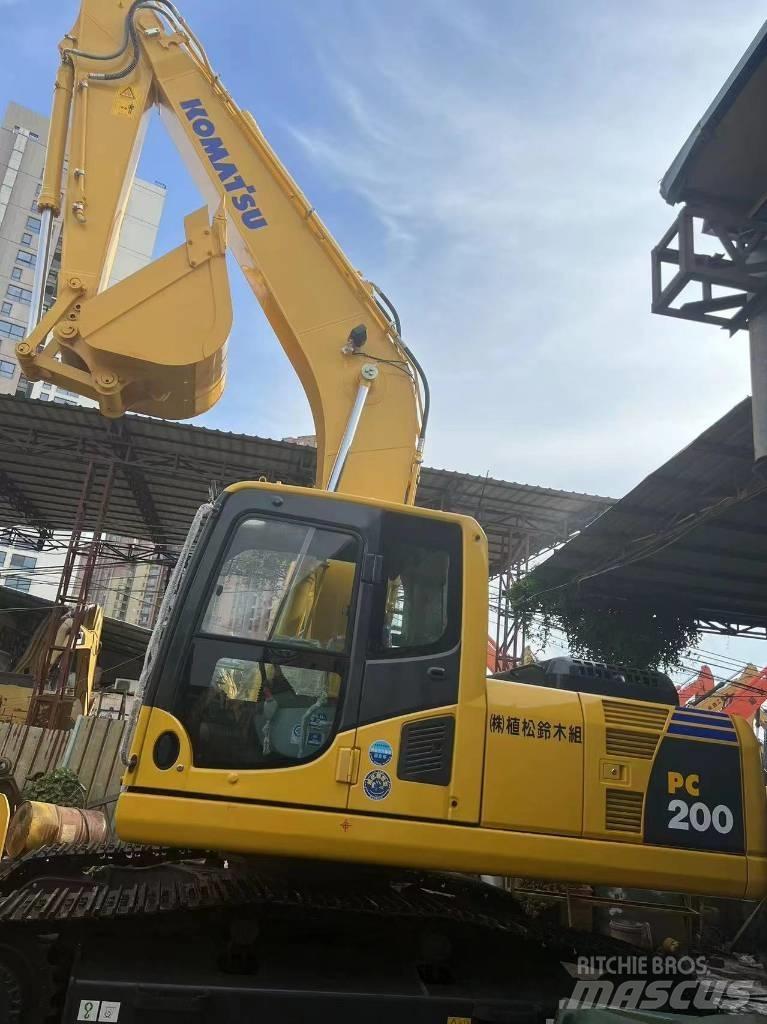 Komatsu PC 200 중형굴삭기 7톤-28톤