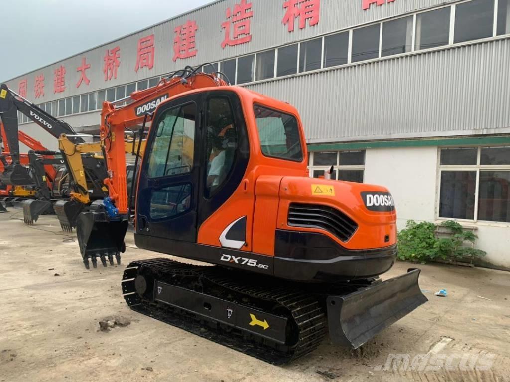 Doosan DX 75-9 C 중형굴삭기 7톤-28톤