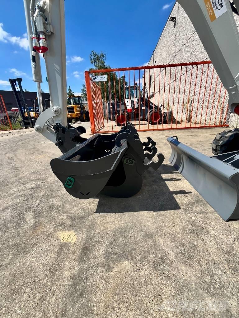 Takeuchi TB 217 R 소형 굴삭기 7톤 미만