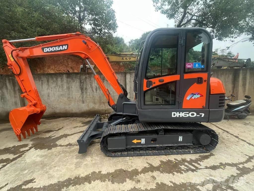 Doosan DH 60-7 소형 굴삭기 7톤 미만