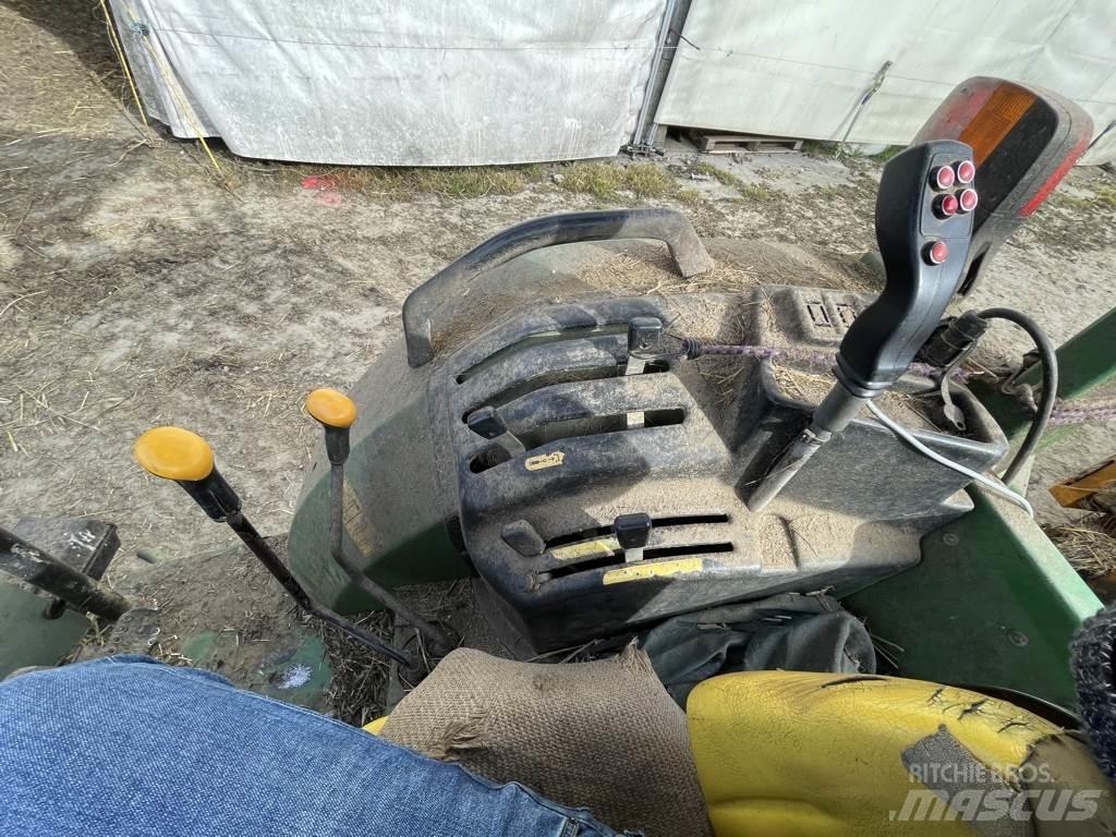 John Deere 5215 트랙터