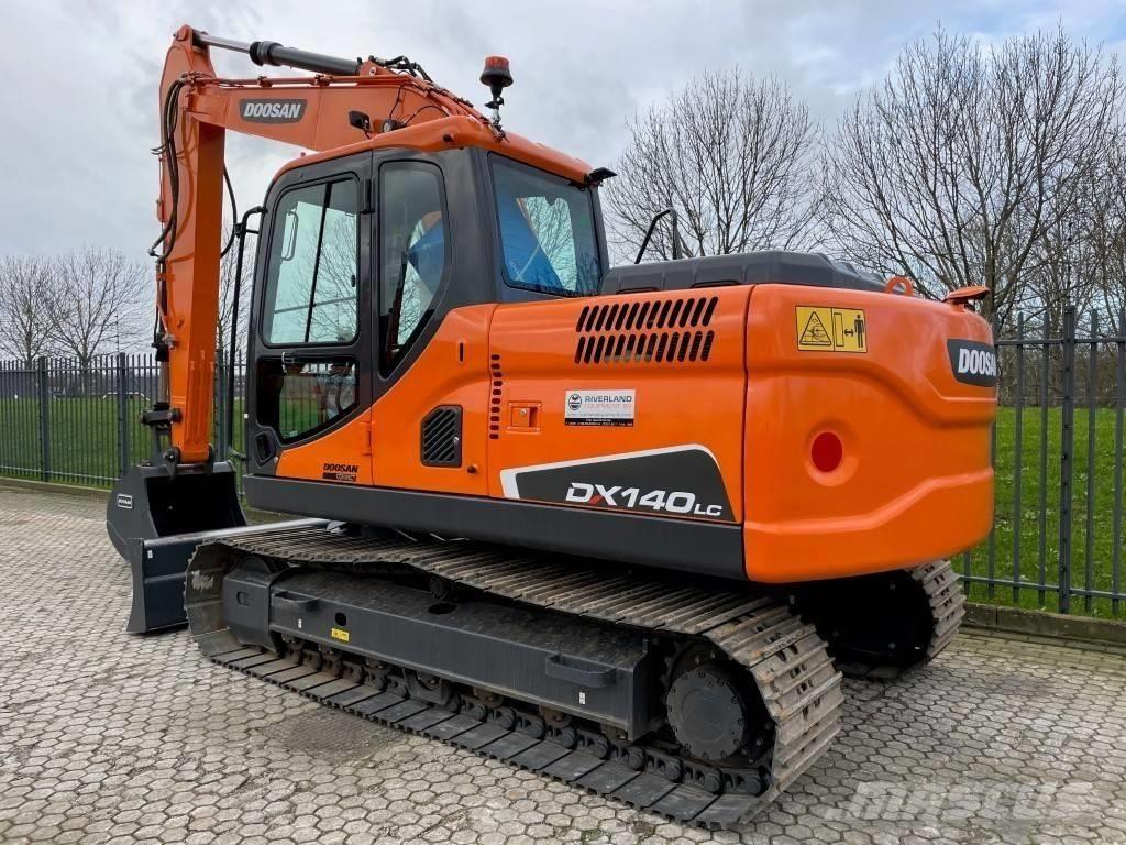 Doosan dx140w  휠 굴삭기