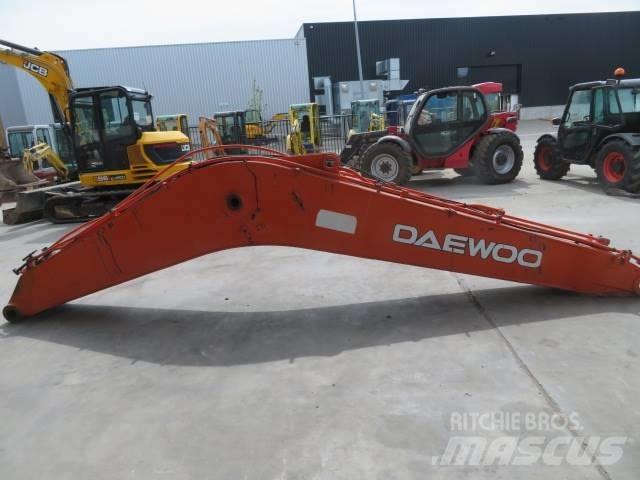 Daewoo DX 225 LC 섀시 및 서스펜션