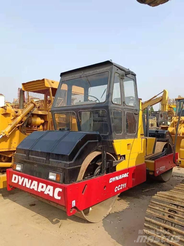 Dynapac CC 211 트윈 드럼 롤러
