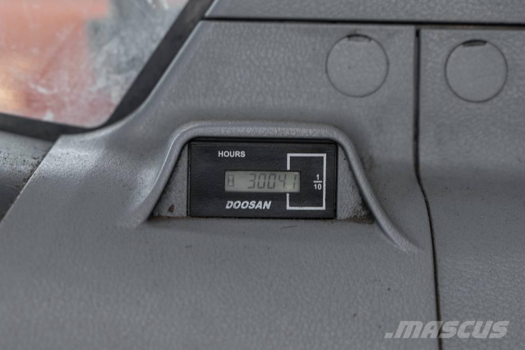 Doosan DX 140 W  휠 굴삭기