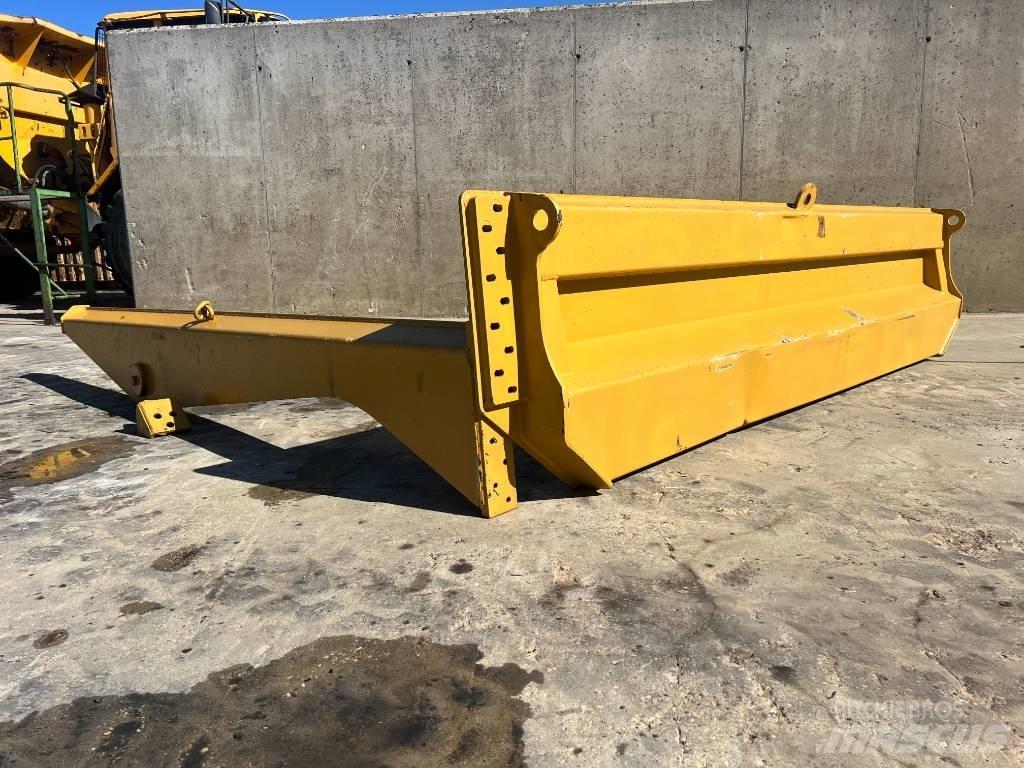 CAT 735 테일게이트