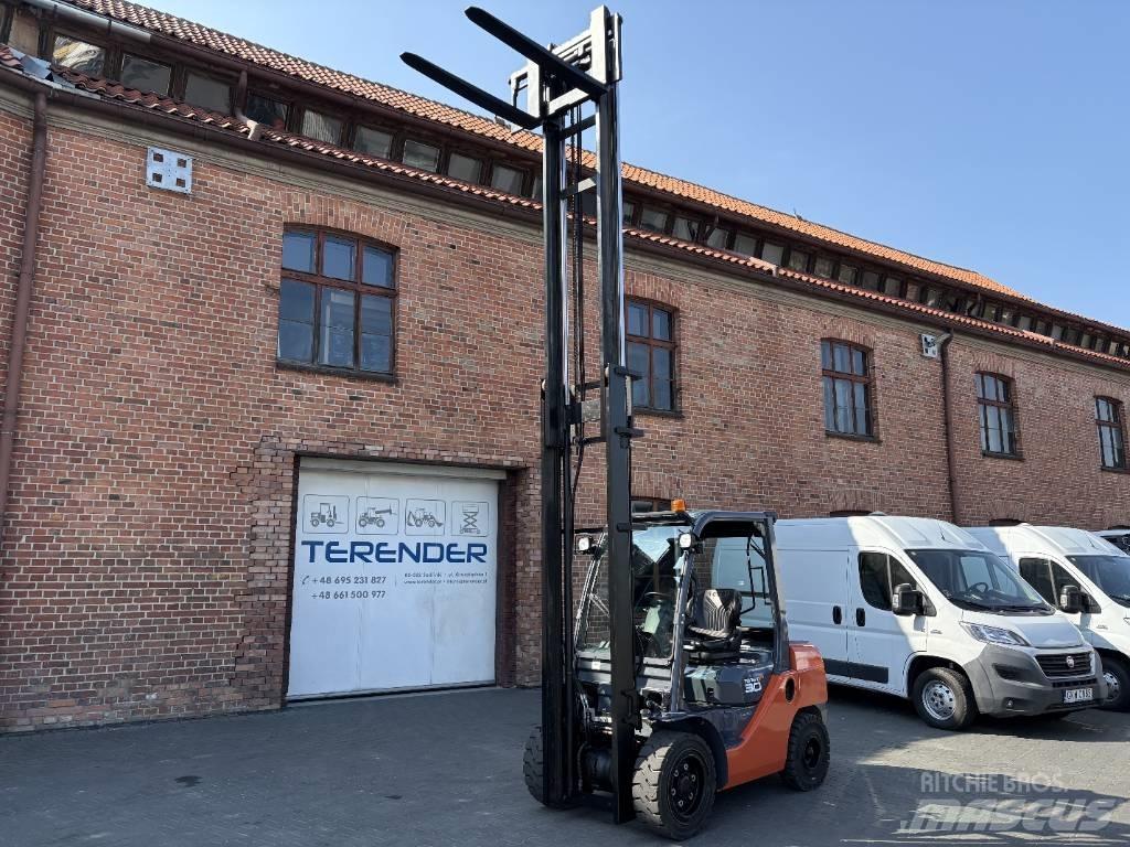 Toyota 06-8FD30F 디젤 지게차