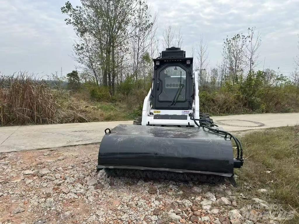 Bobcat S 130  스키드로더
