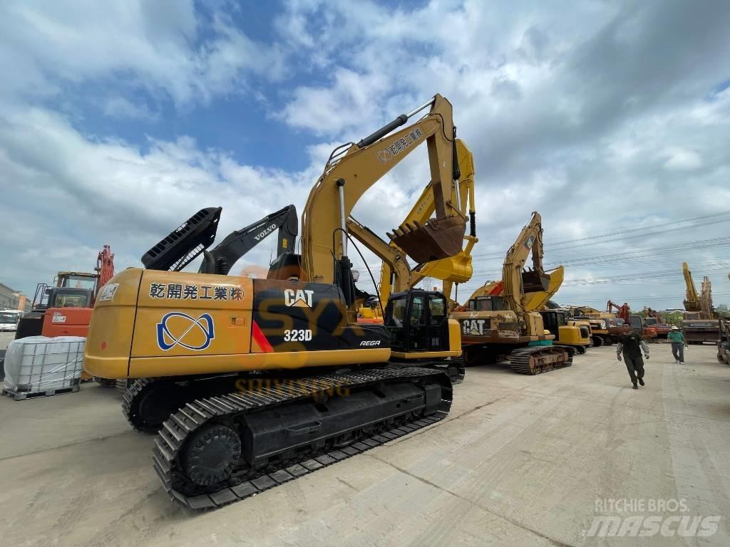 CAT 323 D 대형 굴삭기 29톤 이상