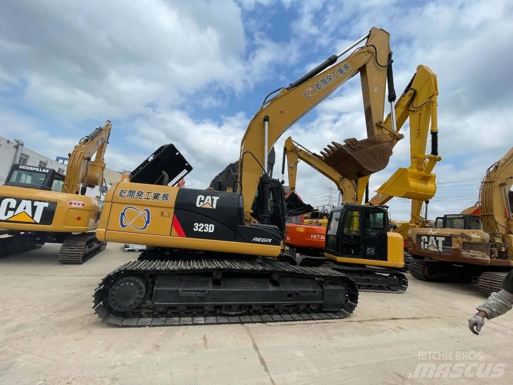 CAT 323 D 대형 굴삭기 29톤 이상
