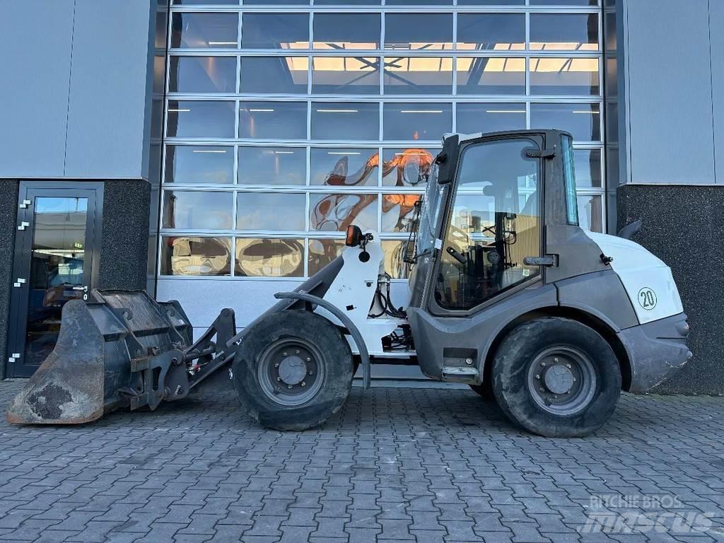 Hitachi ZW75  휠로우더