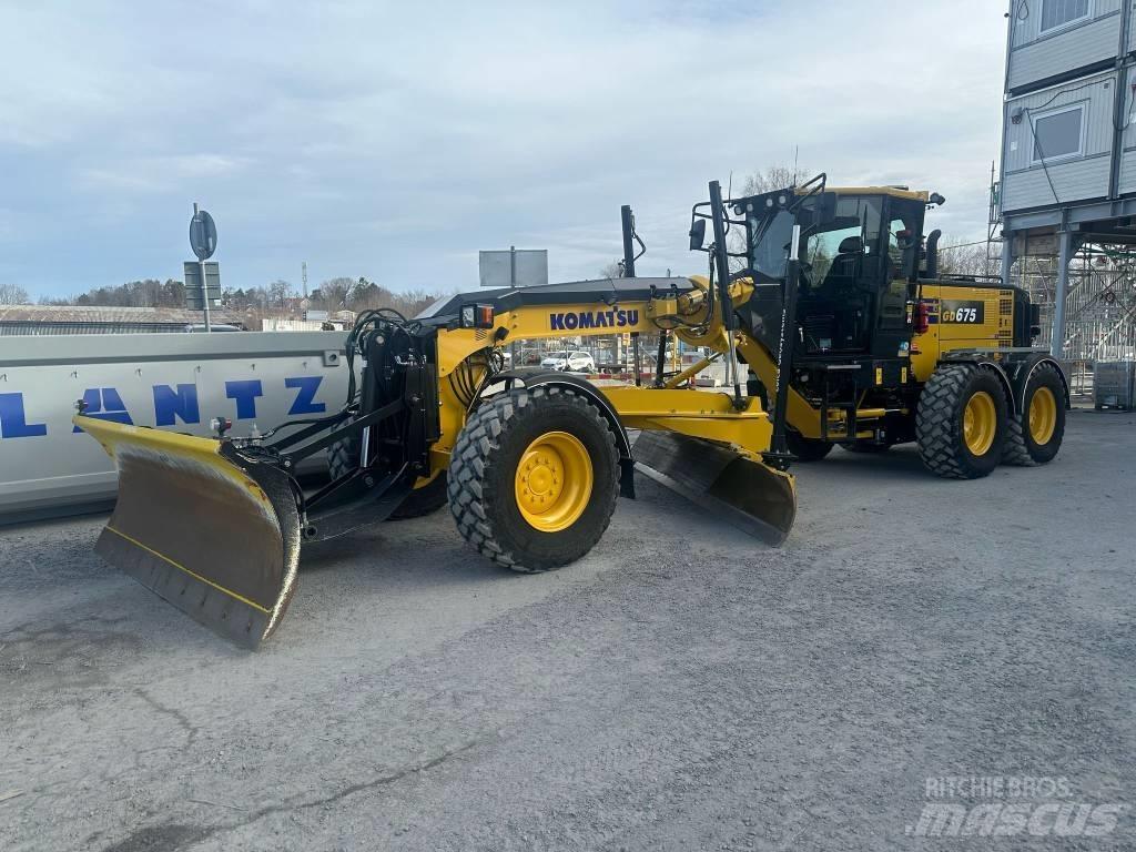 Komatsu GD675-7E0 그레이더