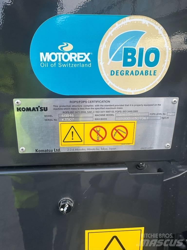 Komatsu GD675-7E0 그레이더
